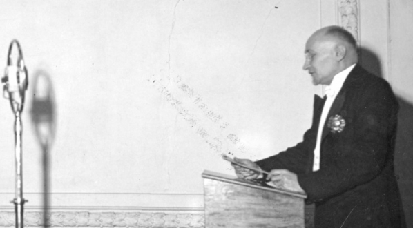  Uroczyste posiedzenie Polskiej Akademii Literatury poświęcone pamięci Maurycego Mochnackiego.  Wincenty Rzymowski podczas wygłaszania odczytu o Maurycym Mochnackim. (marzec 1935 r.)  