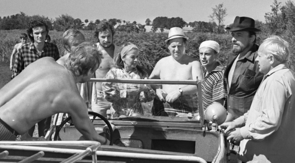  Na planie filmu Huberta Drapelli "Samochodzik i templariusze" z 1971 roku.  