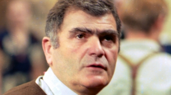  Janusz Morgenstern podczas realizacji serialu "polskie drogi" w latach 1976-1977.  