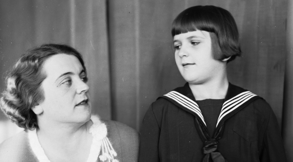  Helena Chmurska, córka Stanisława Wyspiańskiego z córką swoją Krystyną.  