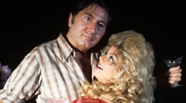  Kowal Mitchell i Villas Violetta w filmie Jerzego Gruzy "Dzięcioł" z 1970 roku.  