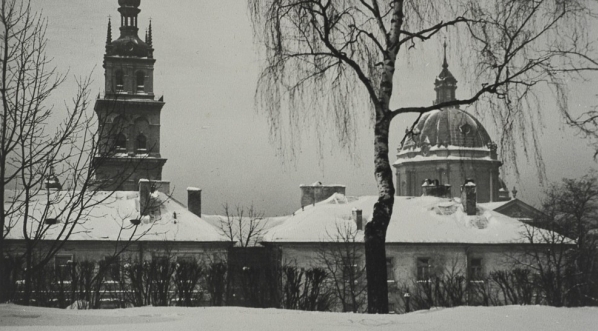  Lwów, kościół o.o. dominikanów i cerkiew wołoska w zimie. (fot. Adam Lenkiewicz)  