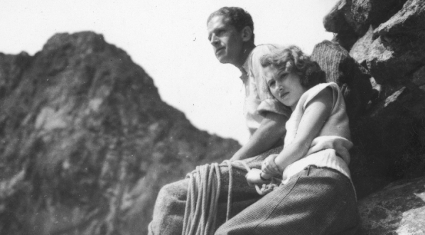  Dzina Oleńska jako Hanka i Zbigniew Staniewicz jako Zbigniew  w jednej ze scen filmu "Zamarłe echo". (3)  