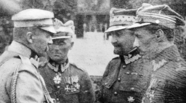  Dekoracja w Brześciu nad Bugiem  oficerów 30 Dywizji Piechoty, weteranów byłej Brygady Syberyjskiej w drugą rocznicę powrotu do Polski  16.07.1922 roku.  