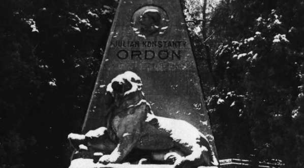  Grobowiec Juliana Ordona na Cmentarzu Łyczakowskim we Lwowie.  