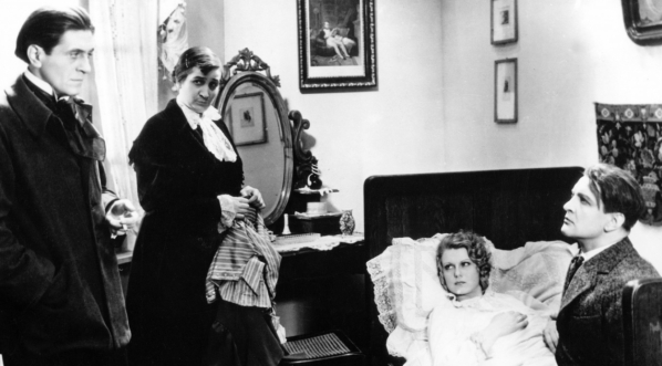  Scena z filmu Mieczysława Znamierowskiego "Córka generała Pankratowa" z 1934 roku.  