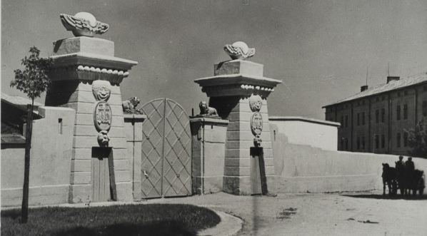  Tarnopol, brama do zamku .(fot. Adam Lenkiewicz)  