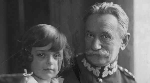  Artur Oppman z wnuczką.  