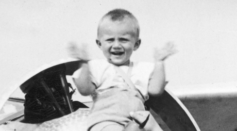  Pilot Franciszek Żwirko z rodziną w 1932 roku.  