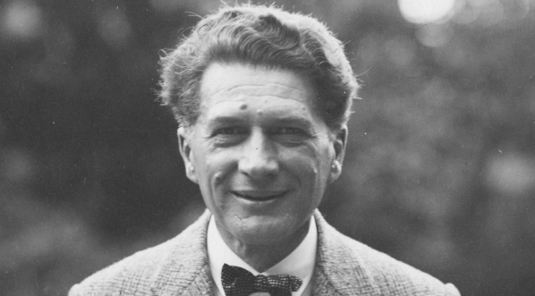  Śpiewak Adam Didur na Plantach podczas zwiedzania Krakowa w 1927 roku.  