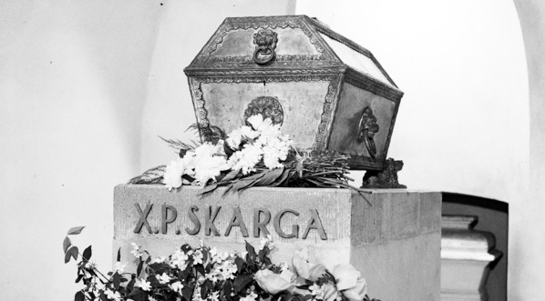  Sarkofag księdza Piotra Skragi w podziemiach kościoła pw. św Piotra i Pawła w Krakowie.  