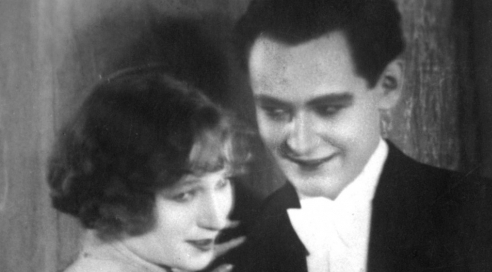  Maria Modzelewska i Zbigniew Sawan w filmie Henryka Szaro "Przedwiośnie" z 1928 roku.  