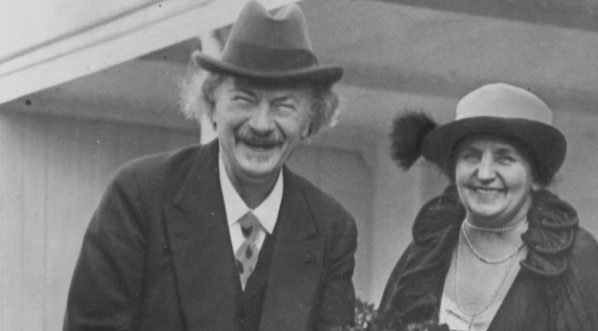  Kompozytor i pianista Ignacy Jan Paderewski z żoną Heleną w 1927 roku.  