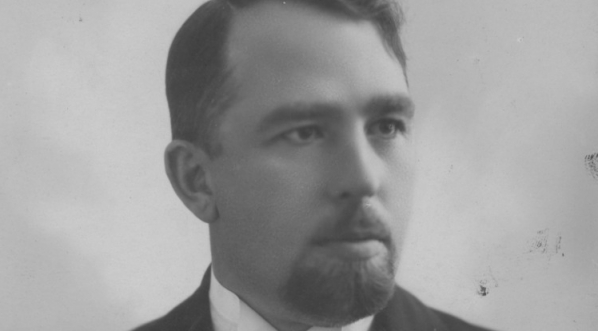  Alfred Stadler - kompozytor, dyrektor Towarzystwa Śpiewaczego i Szkoły Muzycznej im. Fryderyka Chopina w Stanisławowie, dyrygent. Fotografia portretowa. (1937 r.)  