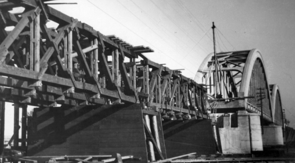  Most na Pilicy pod Białobrzegami w trakcie odbudowy  