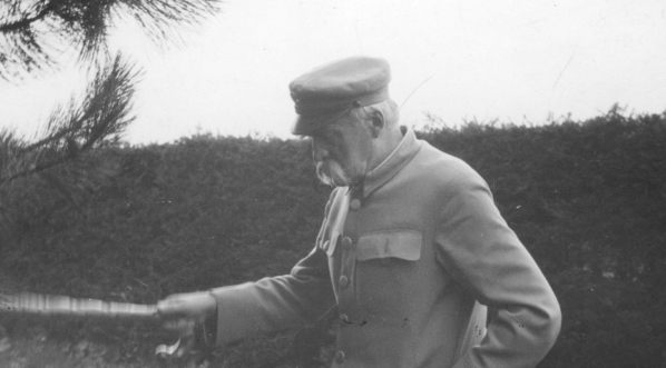  Józef Piłsudski, marszałek Polski. Fotografia sytuacyjna. (1934 r.)  
