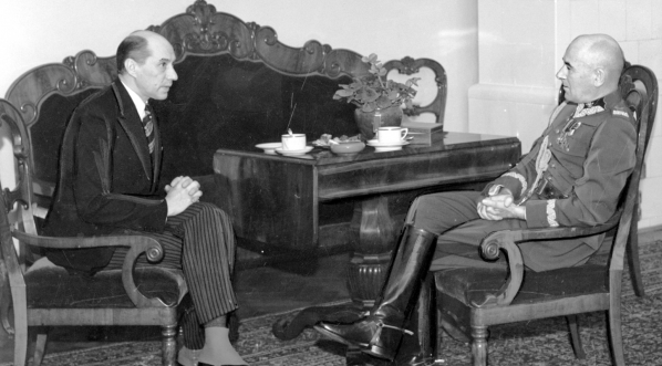  Marszałek Senatu Bogusław Miedziński w towarzystwie  marszałka Polski  Edwarda Rydza-Śmigłego.  