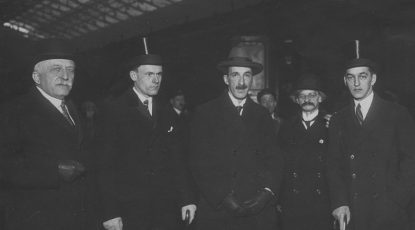  Wizyta ministra pracy i opieki społecznej Franciszka Sokala w Paryżu w grudniu 1924 roku.  