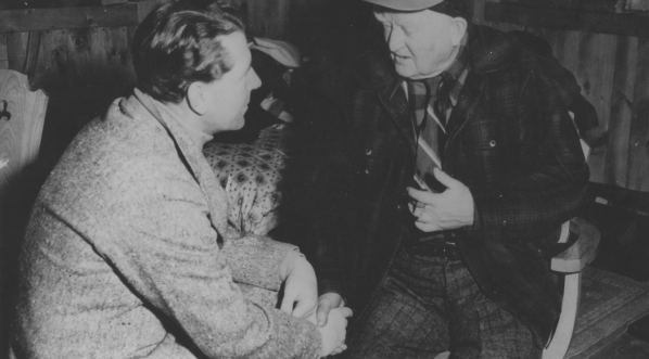  Ambasador Polski w Stanach Zjednoczonych Jerzy Potocki (z lewej) i wiceprezydent Stanów Zjednoczonych John Nance Garner podczas rozmowy na polowaniu w Pensylwanii. (marzec 1939 r.)  