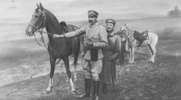  Józef Piłsudski, dowódca I Brygady Legionów - fotografia sytuacyjna z Kasztanką.  