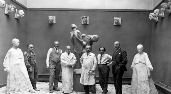  Wystawa prac rzeźbiarskich Xawerego Dunikowskiego w Pałacu Sztuki w Krakowie w 1931 roku.  