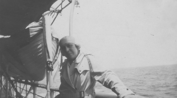  Bronisława Rychter-Janowska na statku podczas podróży do Azji Mniejszej.  