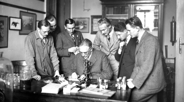  Uniwersytet Jagielloński w Krakowie - Zakład Ichtiobiologii i Rybactwa. (grudzień 1930 r.)  