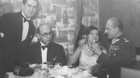  Bal z okazji otwarcia Resursy Artystycznej w Teatrze Wielkim w Warszawie. (1930 r.)  