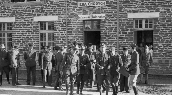  Brytyjska misja wojskowa w obozie WP w Coetquidan. (fot. Czesław Datka, 1940 r.)  
