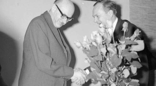  Jubileusz Stanisława Sidowskiego - prezesa Zarządu Warszawskiej Spółdzielni Spożywców "Społem". (fot. Grażyna Rutowska, kwiecień 1967 r.)  