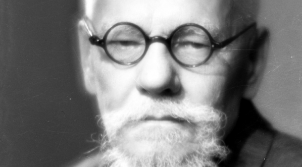  Witold Orłowski, profesor medycyny. Fotografia portretowa. (fot. Edward Hartwig)  