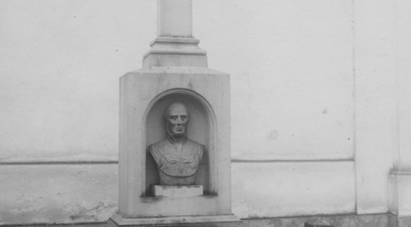  Warszawa. Kościół i klasztor marianów (dawny kamedułów) na Bielanach.  