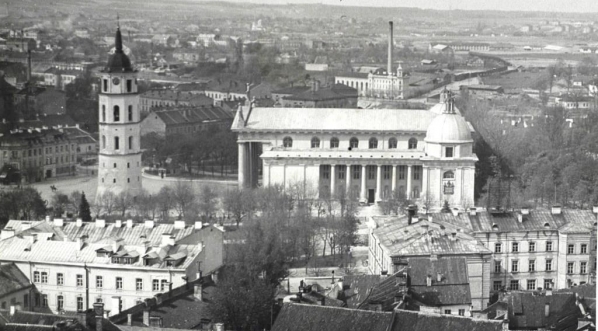  Widok na katedrę św. Stanisława w Wilnie.  