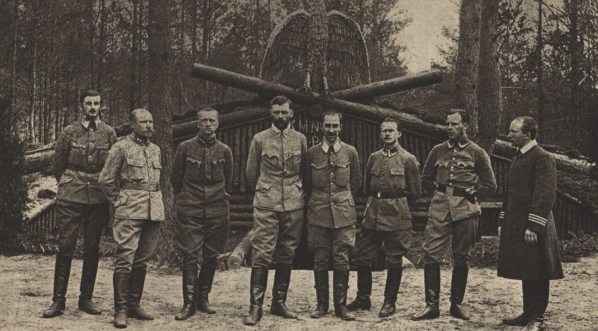  Oficerowie sztabu przed komendą pułku IV. p. p. leg. pol.  