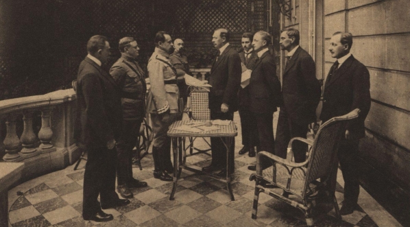 Wręczenie przez Komitet Narodowy Polski w Paryżu jenerałowi Hallerowi nominacji na głównodowodzącego sił zbrojnych polskich we Francji, 1917 rok.  