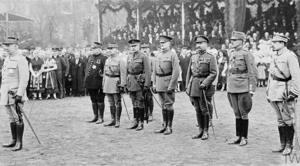  Przekazanie buławy marszałka Francji dla Philippe'a Petaina, Metz 8.12.1918 r.  