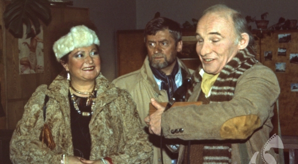  Scena z filmu Filipa Bajona "Bal na dworcu w Koluszkach" z 1989 roku.  