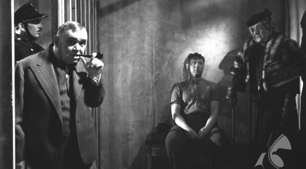  Scena z filmu Michała Waszyńskiego "Włóczęgi" z 1939 roku.  