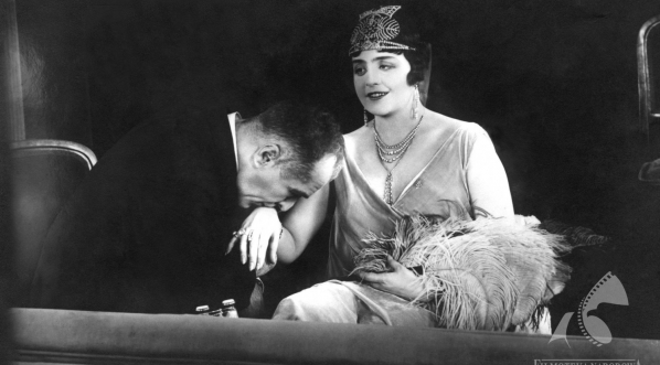  Kazimierz Junosza-Stępowski i Maria Gorczyńska w filmie Aleksandra Hertza "Ziemia obiecana" z 1927 roku.  