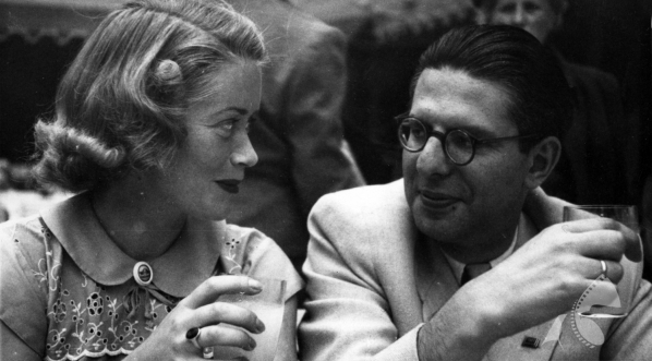  Alina Janowska i Jerzy Toeplitz w trakcie realizacji filmu Leonarda Buczkowskiego "Skarb" z 1948 roku.  