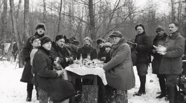  Polowanie z udziałem prezydenta RP Ignacego Mościckiego w ordynacji księcia Karola Mikołaja Radziwiłła w styczniu 1931 roku. (2)  
