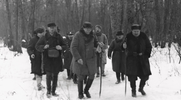  Polowanie z udziałem prezydenta RP Ignacego Mościckiego w ordynacji księcia Karola Mikołaja Radziwiłła w styczniu 1931 roku. (3)  