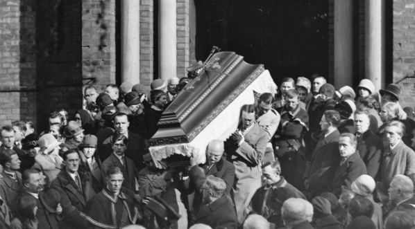  Pogrzeb gen. broni Tadeusza Jordan Rozwadowskiego w Warszawie w październiku 1928 roku.  