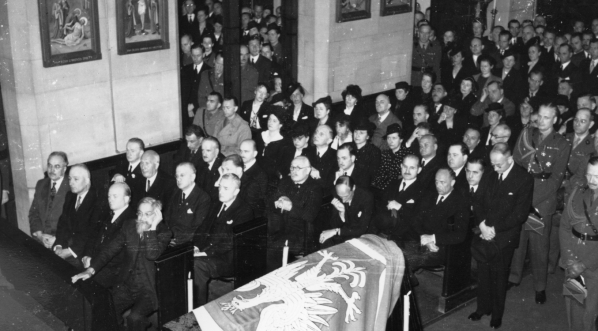  Nabożeństwo żałobne w Londynie po śmierci gen. Władysława Sikorskiego, z udziałem najwyższych władz RP,  6.07. 1943 roku. (5)  