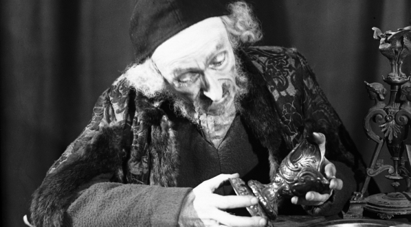  Władysław Neubelt jako Korbaczio w przedstawieniu "Volpone" Bena Jonsona w Teatrze im. Juliusza Słowackiego w Krakowie.  