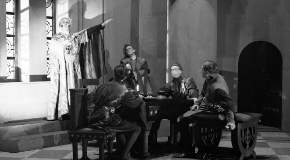  Przedstawienie "Henryk IV" Luigi Pirandella na scenie Teatru im. Juliusza Słowackiego w Krakowie we wrześniu 1935 roku.  