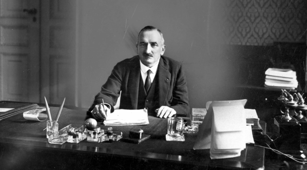  Aleksander Raczyński, minister rolnictwa i dóbr państwowych.  
