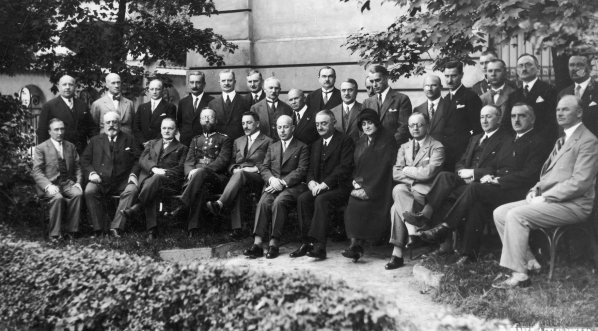  Zjazd prezesów okręgowych i szefów sanitarnych Polskiego Czerwonego Krzyża w Warszawie 6.09.1930 roku.  