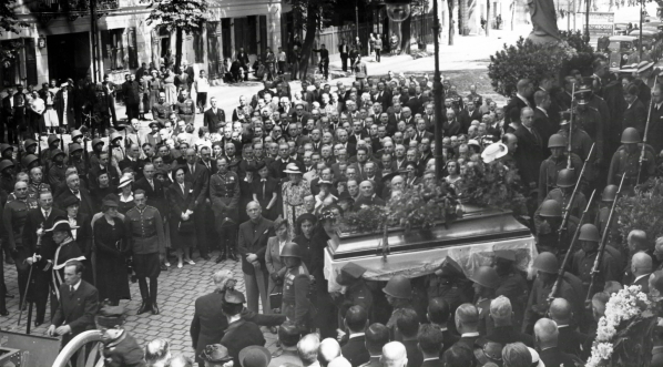  Pogrzeb Romana Starzyńskiego w Warszawie w lipcu 1938 roku.  