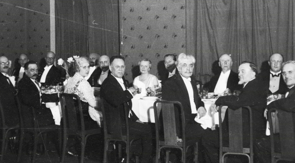  Przyjęcie na cześć aktorki i podróżniczki Jadwigi Teoplitz-Mrozowskiej w Pałacu Spiskim w Krakowie w maju 1931 roku.  